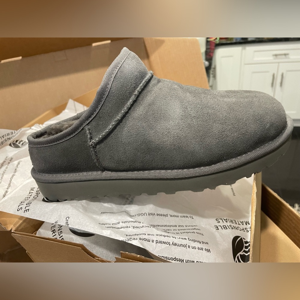 UGG classic slippers woman sz 9